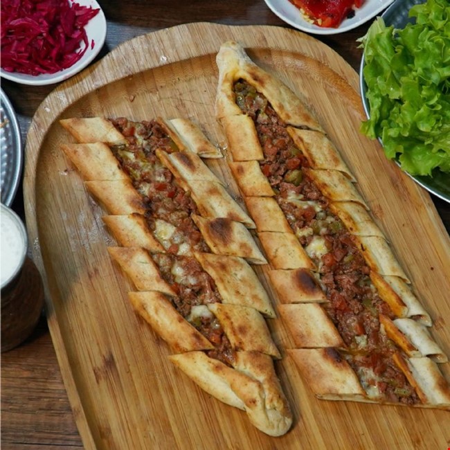 Kuşbaşı Kaşarlı Pide